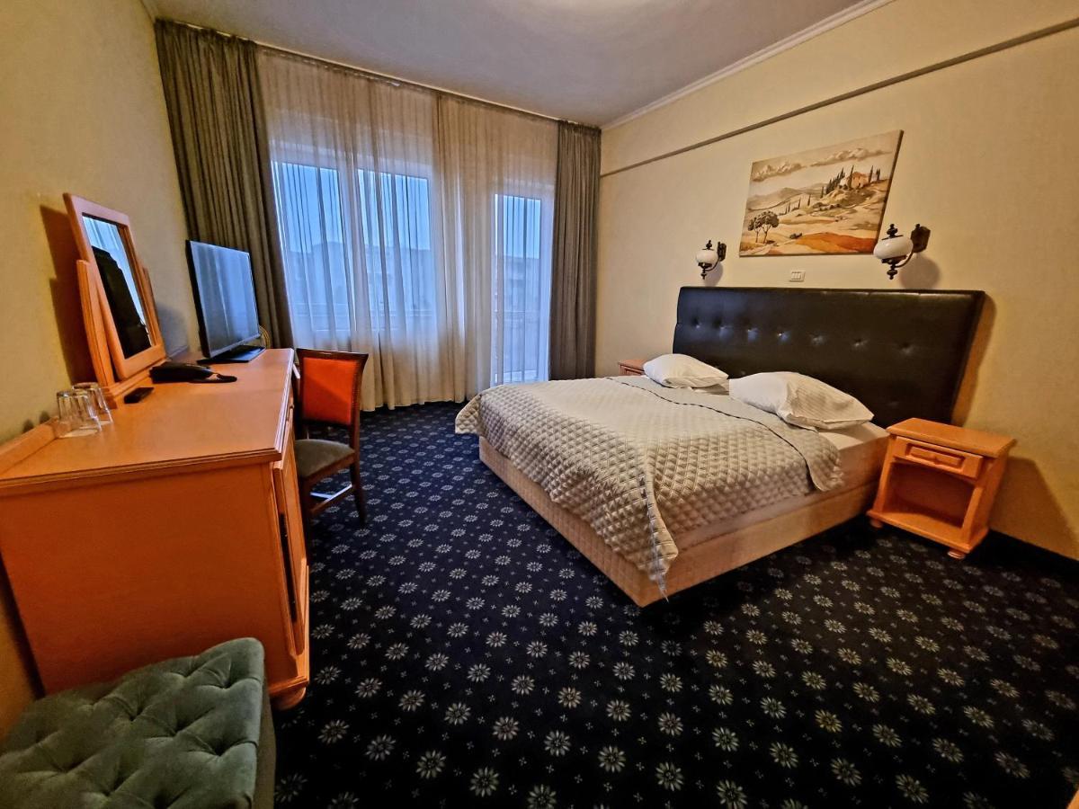 Hotel Coandi Arad Exterior foto